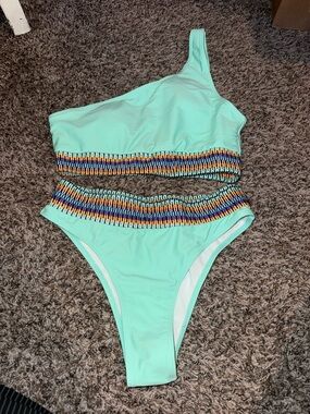 (5) Medium shein swimsuit bundle